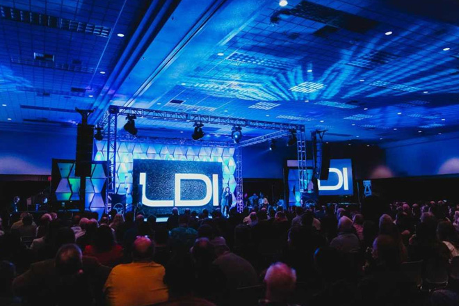 某发布会舞台灯光